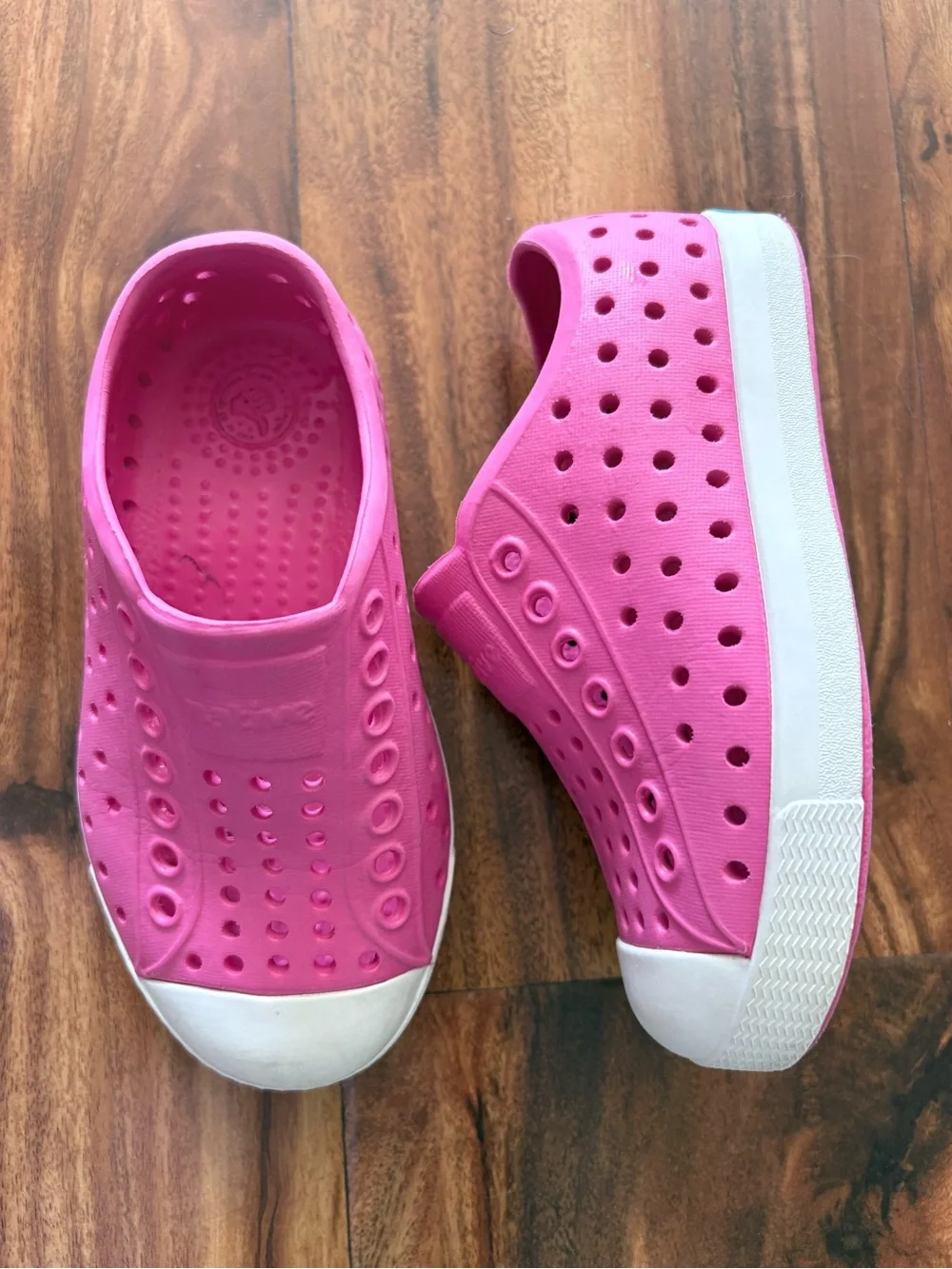 Native Shoes Kids Jefferson Slip-On Water Shoe in Hollywood Pink Size 8